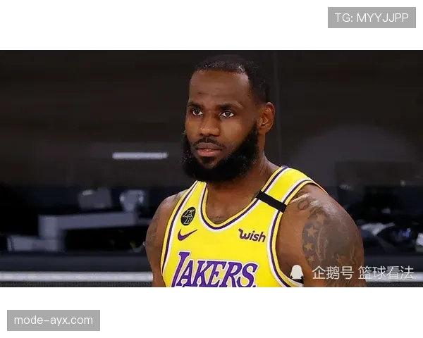 戴维斯边路攻防俱佳,成球队战术核心关键 戴维斯边路攻防俱佳,成球队战术核心关键