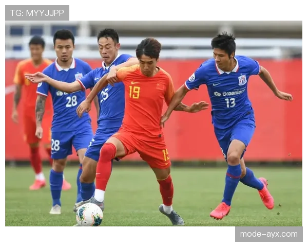 王燊超竟然穿着拖鞋上场？这阵容不是演电影吧！